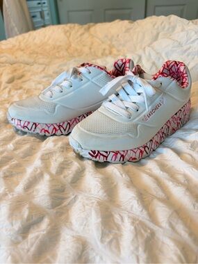 ✨Sketchers heart sneakers✨